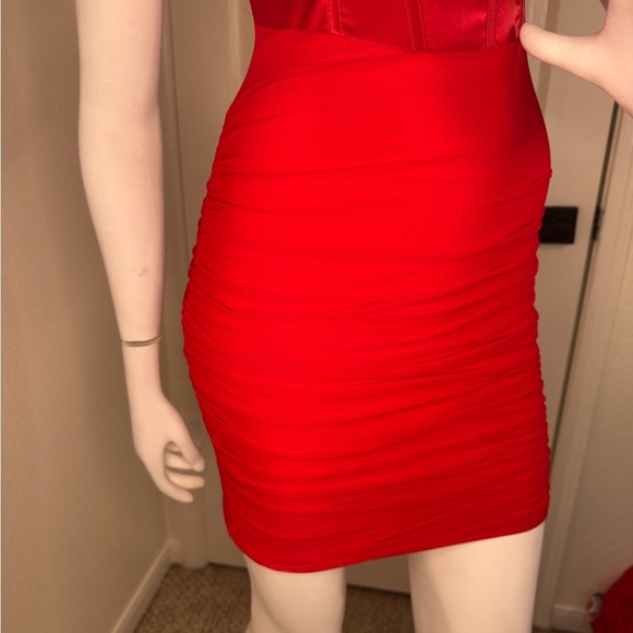 Privy Red Bodycon Midi Dress with Sweetheart Neckline - Picture 5 of 13